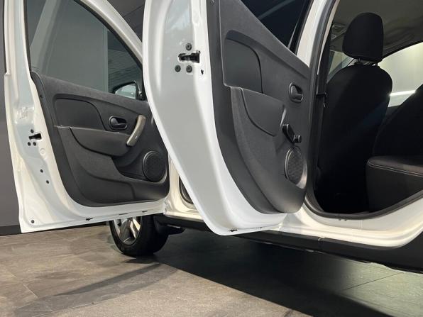 Renault Sandero II Рестайлинг с пробегом 2021 года, цена 1 379 000 рублей, 40011 км, хэтчбек, Автокод Объявления