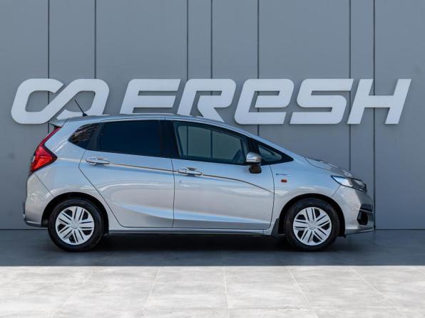 Honda Fit III Рестайлинг с пробегом 2018 года, цена 1 348 000 рублей, 58752 км, хэтчбек, Автокод Объявления
