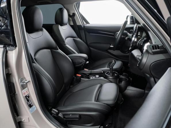 Mini Hatch III (F55/F56) Рестайлинг 2 с пробегом 2022 года, цена 3 149 000 рублей, 16192 км, хэтчбек, Автокод Объявления