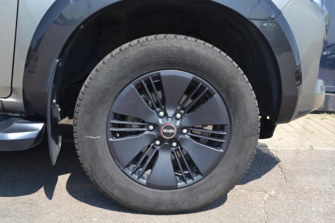 Isuzu D-Max III с пробегом 2023 года, цена 3 300 000 рублей, 30123 км, пикап, Автокод Объявления