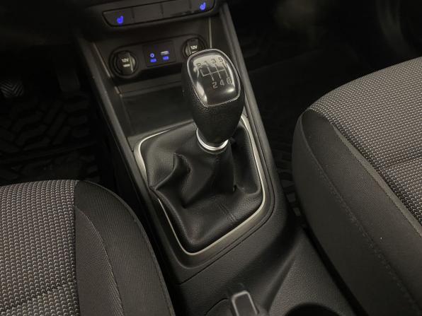 Hyundai Solaris II с пробегом 2017 года, цена 990 000 рублей, 136368 км, седан, Автокод Объявления