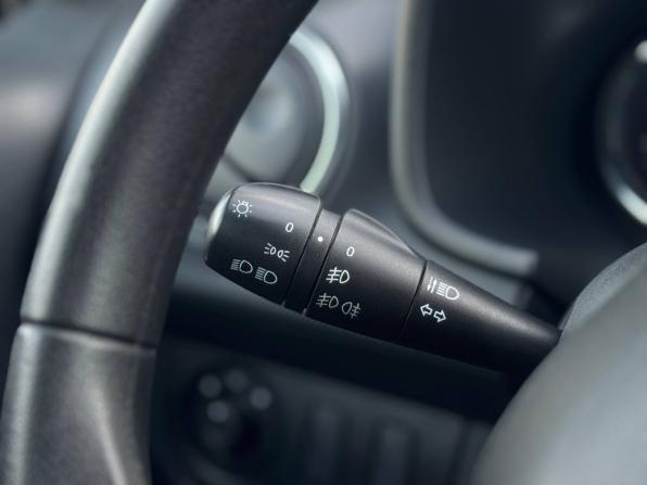 Renault Sandero II Рестайлинг с пробегом 2020 года, цена 879 000 рублей, 163035 км, хэтчбек, Автокод Объявления