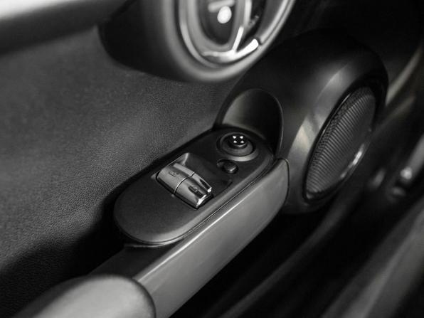 Mini Hatch III (F55/F56) с пробегом 2017 года, цена 1 540 000 рублей, 148677 км, хэтчбек, Автокод Объявления