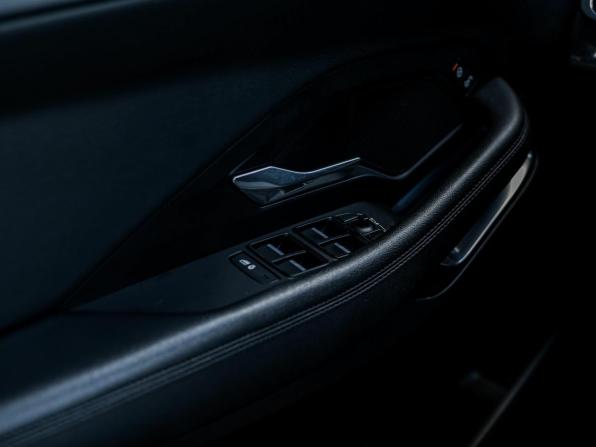 Jaguar E-Pace I с пробегом 2018 года, цена 2 220 000 рублей, 215253 км, внедорожник, Автокод Объявления