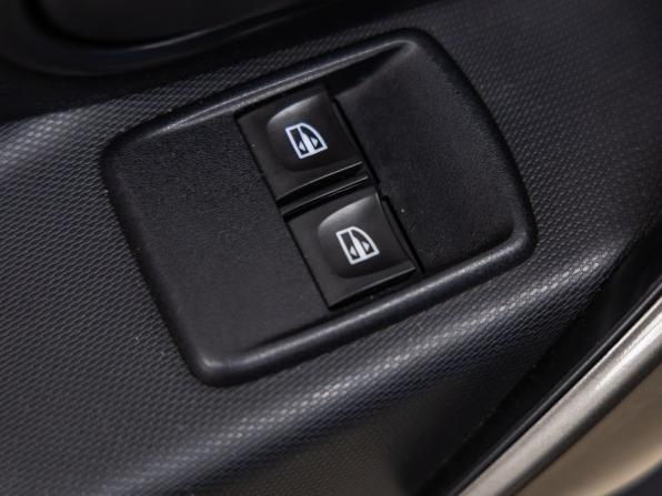 Renault Sandero II с пробегом 2015 года, цена 1 048 000 рублей, 75506 км, хэтчбек, Автокод Объявления