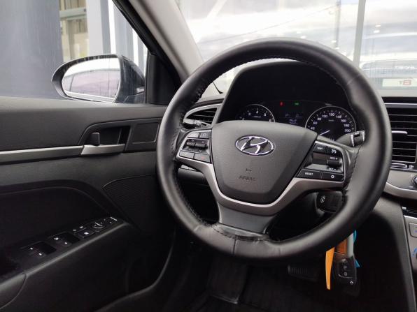 Hyundai Elantra VI (AD) с пробегом 2018 года, цена 1 420 000 рублей, 137000 км, седан, Автокод Объявления
