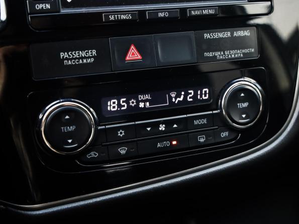 Mitsubishi Outlander III Рестайлинг 2 с пробегом 2015 года, цена 1 579 777 рублей, 193986 км, внедорожник, Автокод Объявления