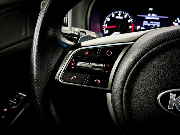 Kia Sportage IV Рестайлинг с пробегом 2021 года, цена 2 945 000 рублей, 63859 км, внедорожник, Автокод Объявления