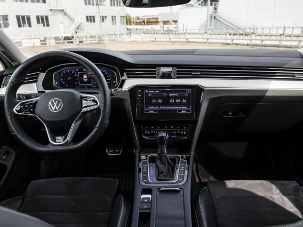 Volkswagen Passat B8 Рестайлинг с пробегом 2020 года, цена 2 898 000 рублей, 104000 км, седан, Автокод Объявления