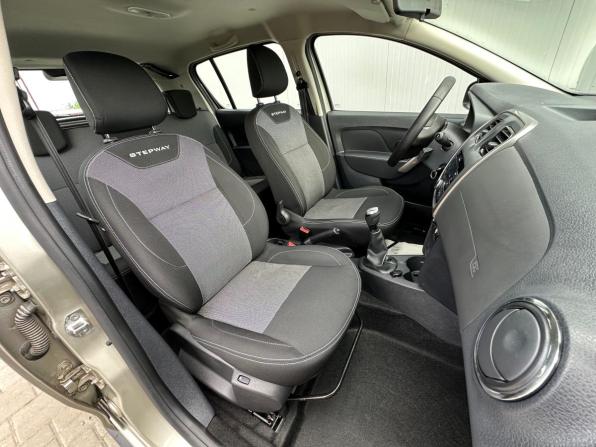 Renault Sandero II Рестайлинг с пробегом 2021 года, цена 1 502 000 рублей, 17700 км, хэтчбек, Автокод Объявления