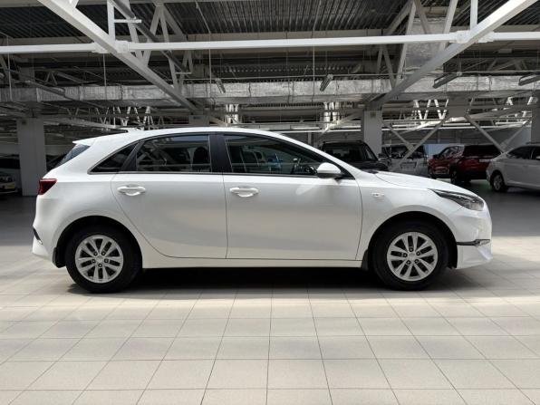 Kia Ceed III Рестайлинг с пробегом 2022 года, цена 2 010 000 рублей, 54763 км, хэтчбек, Автокод Объявления