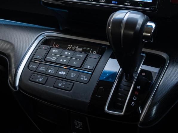 Honda Stepwgn V Рестайлинг с пробегом 2020 года, цена 2 625 000 рублей, 128631 км, минивэн, Автокод Объявления