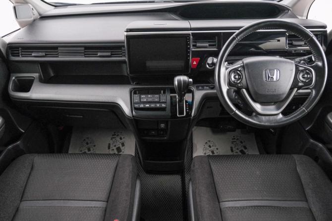 Honda Stepwgn V Рестайлинг с пробегом 2018 года, цена 2 239 000 рублей, 80000 км, минивэн, Автокод Объявления
