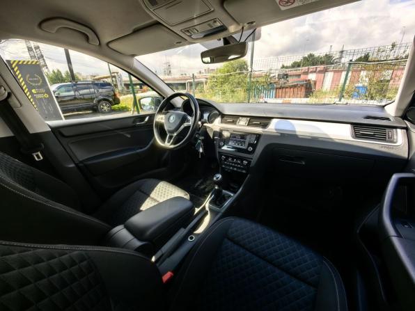 Skoda Rapid I с пробегом 2016 года, цена 929 000 рублей, 127000 км, лифтбек, Автокод Объявления