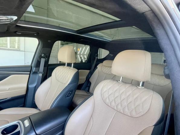 Hyundai Santa Fe IV Рестайлинг с пробегом 2022 года, цена 4 196 000 рублей, 18263 км, внедорожник, Автокод Объявления