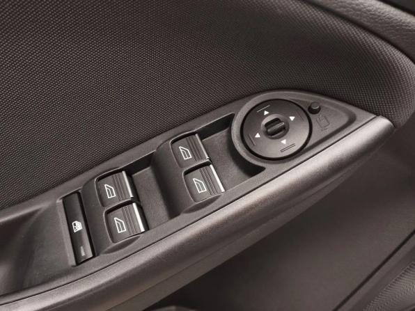 Ford Focus III Рестайлинг с пробегом 2018 года, цена 1 299 000 рублей, 30230 км, седан, Автокод Объявления