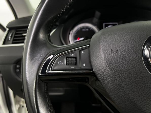 Skoda Octavia III (A7) Рестайлинг с пробегом 2018 года, цена 1 890 000 рублей, 92500 км, лифтбек, Автокод Объявления