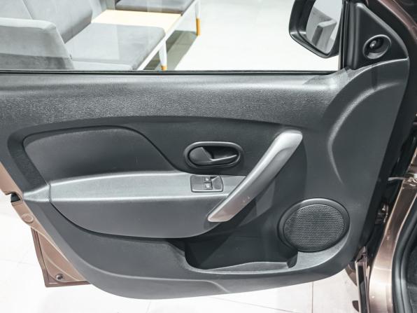Renault Sandero II Рестайлинг с пробегом 2018 года, цена 1 010 068 рублей, 79406 км, хэтчбек, Автокод Объявления