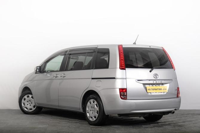 Toyota ISis I Рестайлинг с пробегом 2010 года, цена 1 479 000 рублей, 120000 км, компактвэн, Автокод Объявления