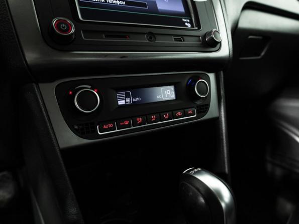 Volkswagen Polo V Рестайлинг с пробегом 2018 года, цена 1 299 700 рублей, 152939 км, седан, Автокод Объявления