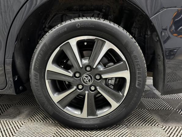 Toyota Esquire I с пробегом 2016 года, цена 1 750 000 рублей, 251872 км, минивэн, Автокод Объявления