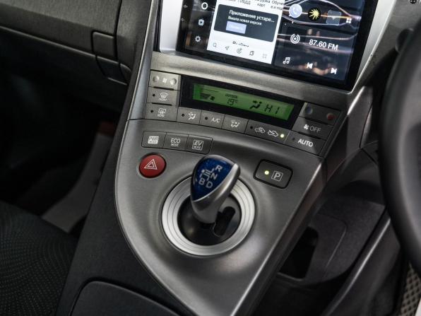 Toyota Prius III Рестайлинг (XW30) с пробегом 2013 года, цена 1 050 500 рублей, 175311 км, лифтбек, Автокод Объявления
