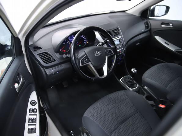 Hyundai Solaris I Рестайлинг с пробегом 2015 года, цена 950 000 рублей, 152098 км, седан, Автокод Объявления