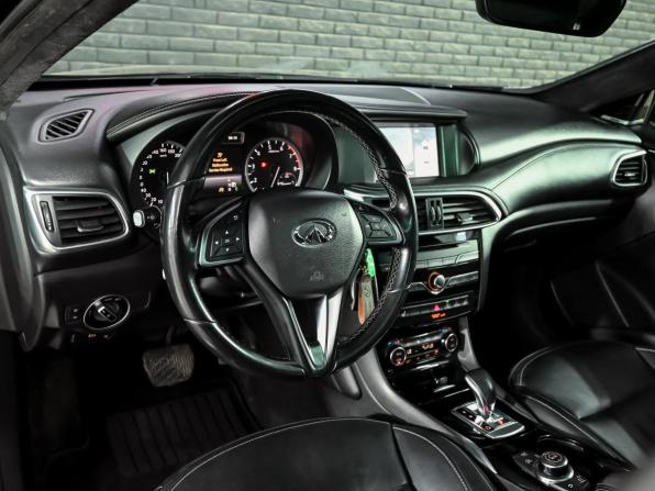 Infiniti Q30 с пробегом 2017 года, цена 1 850 000 рублей, 140126 км, хэтчбек, Автокод Объявления