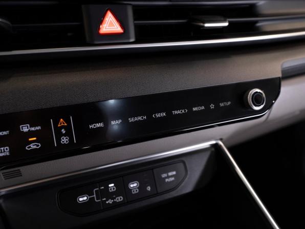 Kia Carnival IV Рестайлинг с пробегом 2025 года, цена 5 600 000 рублей, 12428 км, минивэн, Автокод Объявления