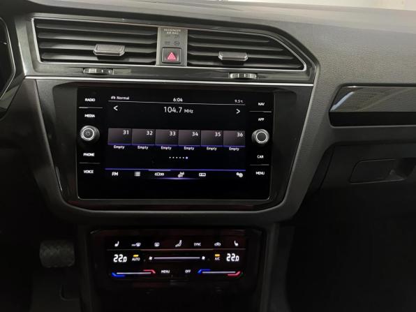 Volkswagen Tiguan II Рестайлинг с пробегом 2021 года, цена 4 079 000 рублей, 33699 км, внедорожник, Автокод Объявления
