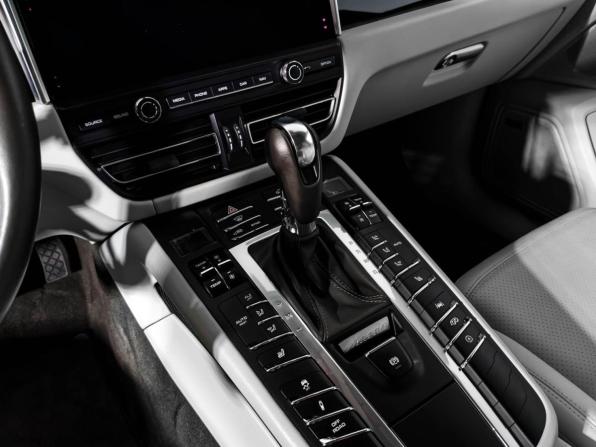 Porsche Macan I Рестайлинг с пробегом 2019 года, цена 5 200 000 рублей, 70569 км, внедорожник, Автокод Объявления