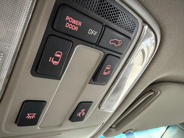 Kia Carnival III с пробегом 2017 года, цена 2 245 000 рублей, 188880 км, минивэн, Автокод Объявления
