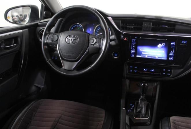 Toyota Corolla XI (E160 E170 E180) Рестайлинг 1 с пробегом 2018 года, цена 1 750 000 рублей, 119642 км, хэтчбек, Автокод Объявления