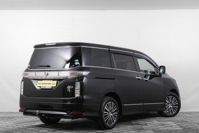 Nissan Elgrand III (E52) Рестайлинг с пробегом 2018 года, цена 3 449 000 рублей, 71000 км, минивэн, Автокод Объявления
