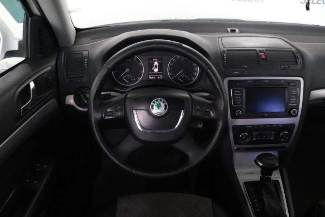 Skoda Octavia II (A5) Рестайлинг с пробегом 2013 года, цена 736 000 рублей, 182815 км, лифтбек, Автокод Объявления
