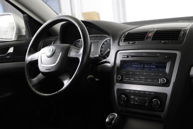 Skoda Octavia II (A5) Рестайлинг с пробегом 2013 года, цена 779 990 рублей, 194077 км, лифтбек, Автокод Объявления