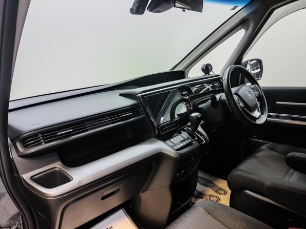 Honda Stepwgn V Рестайлинг с пробегом 2019 года, цена 2 250 000 рублей, 66403 км, минивэн, Автокод Объявления