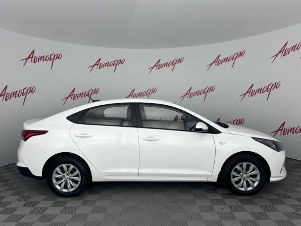 Hyundai Solaris II Рестайлинг с пробегом 2022 года, цена 1 369 000 рублей, 128093 км, седан, Автокод Объявления
