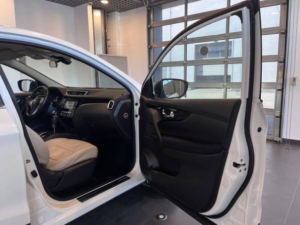 Nissan Qashqai II с пробегом 2016 года, цена 2 045 000 рублей, 27673 км, внедорожник, Автокод Объявления