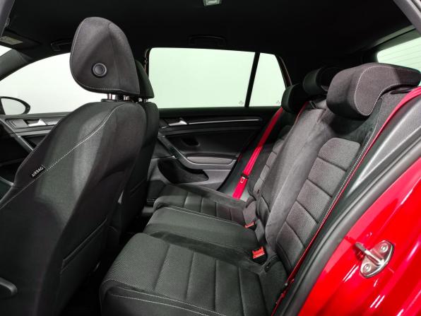 Volkswagen Golf R VII Рестайлинг с пробегом 2019 года, цена 2 950 000 рублей, 128354 км, хэтчбек, Автокод Объявления