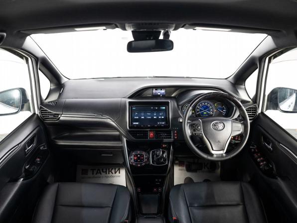 Toyota Esquire I Рестайлинг с пробегом 2017 года, цена 2 200 000 рублей, 207366 км, минивэн, Автокод Объявления