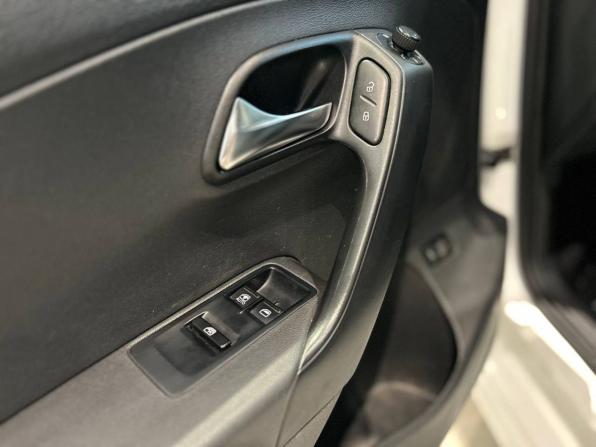 Volkswagen Polo V Рестайлинг с пробегом 2015 года, цена 609 000 рублей, 195007 км, седан, Автокод Объявления