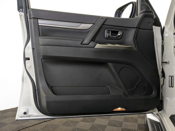 Mitsubishi Pajero IV Рестайлинг 2 с пробегом 2021 года, цена 4 440 000 рублей, 30244 км, внедорожник, Автокод Объявления