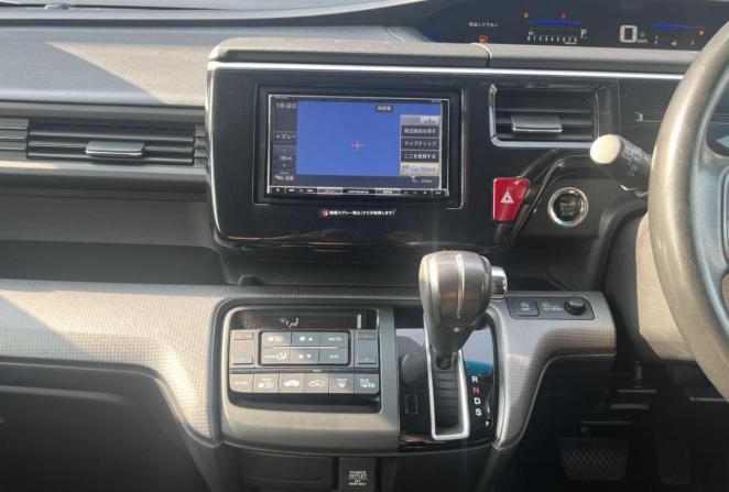 Honda Stepwgn V Рестайлинг с пробегом 2019 года, цена 1 980 000 рублей, 106273 км, минивэн, Автокод Объявления