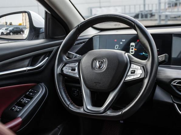 Changan Eado Plus с пробегом 2023 года, цена 1 599 000 рублей, 102076 км, седан, Автокод Объявления