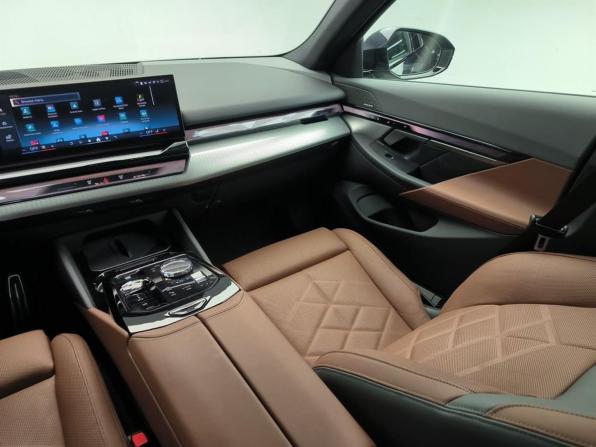 BMW 5 серии VIII (G60/G61/G68) с пробегом 2025 года, цена 9 200 000 рублей, 5830 км, седан, Автокод Объявления