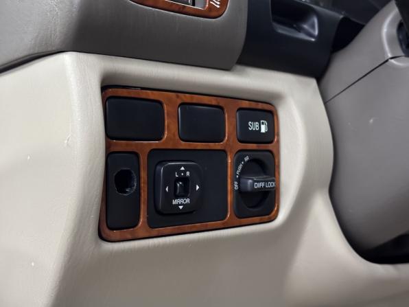 Toyota Land Cruiser 100 Series Рестайлинг 1 с пробегом 2004 года, цена 1 680 000 рублей, 323188 км, внедорожник, Автокод Объявления