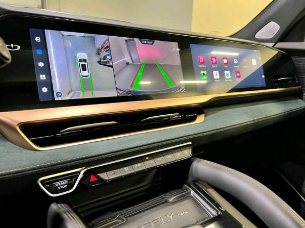 Geely Monjaro I с пробегом 2023 года, цена 3 399 000 рублей, 45043 км, внедорожник, Автокод Объявления