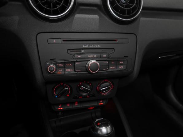 Audi A1 I (8X) с пробегом 2012 года, цена 990 000 рублей, 131268 км, хэтчбек, Автокод Объявления