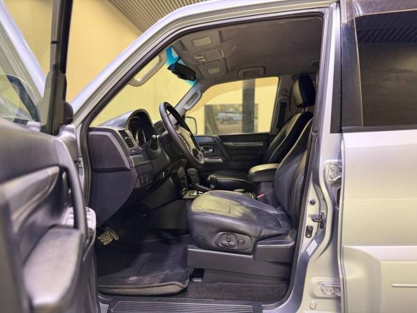 Mitsubishi Pajero IV Рестайлинг 1 с пробегом 2011 года, цена 1 600 000 рублей, 301938 км, внедорожник, Автокод Объявления